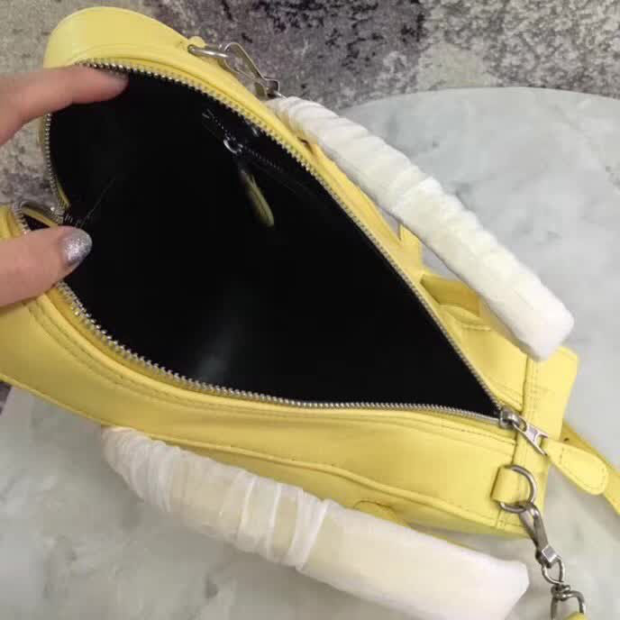 BALENCIAG巴黎世家 Balenciaga TRIANGLE DUFFLE L 三角包小號  BL1257